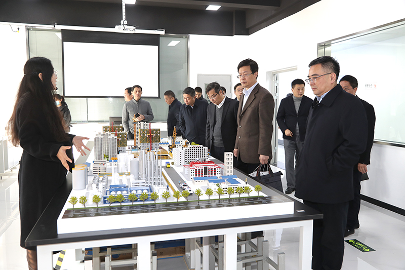 202112221640157307237184.jpg 参观敬行楼材料工程学院实验室1.jpg