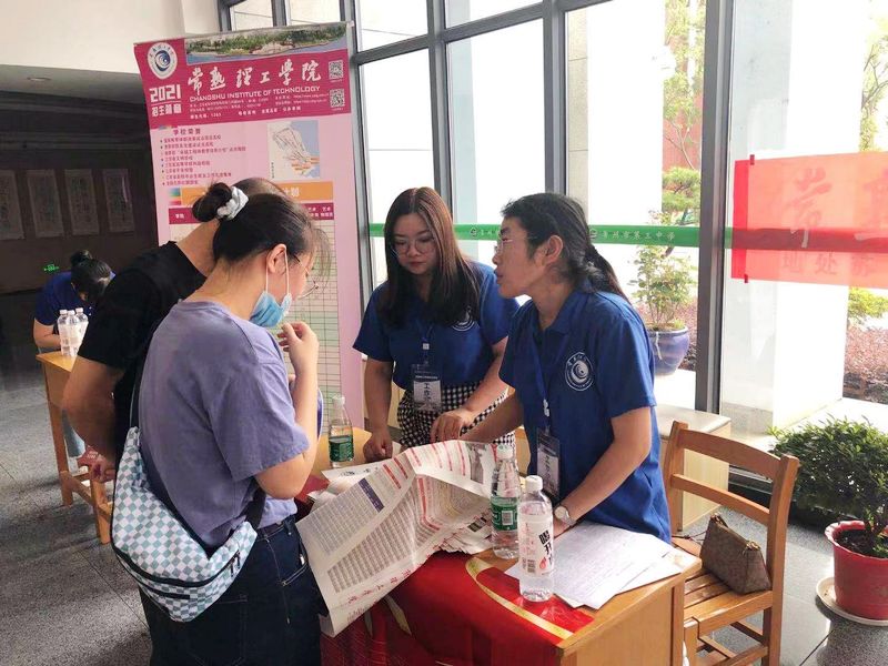6月26日江苏省武进高级中学（数学与统计学院提供）.jpg