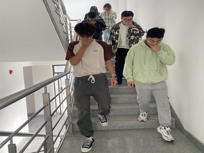 202311081699413685969599.jpg 读者逃生.jpg