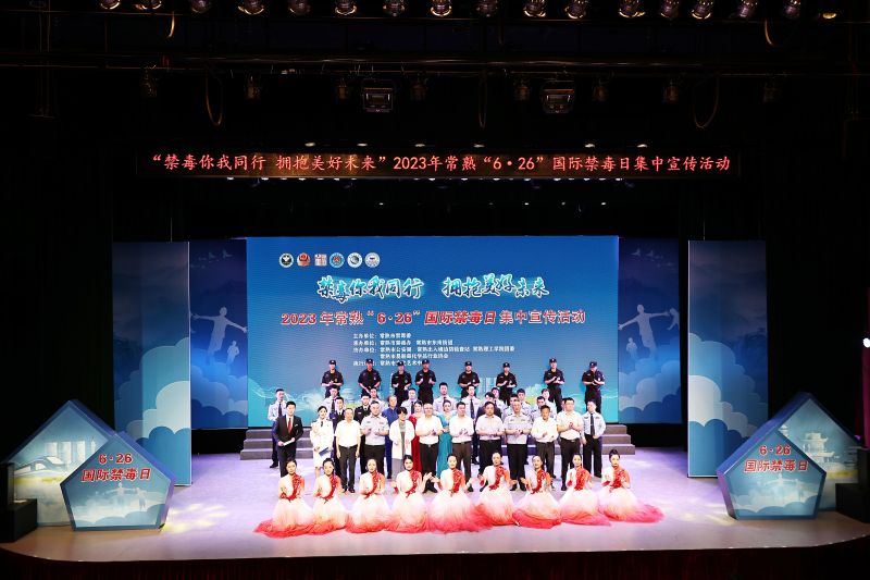合影.jpg