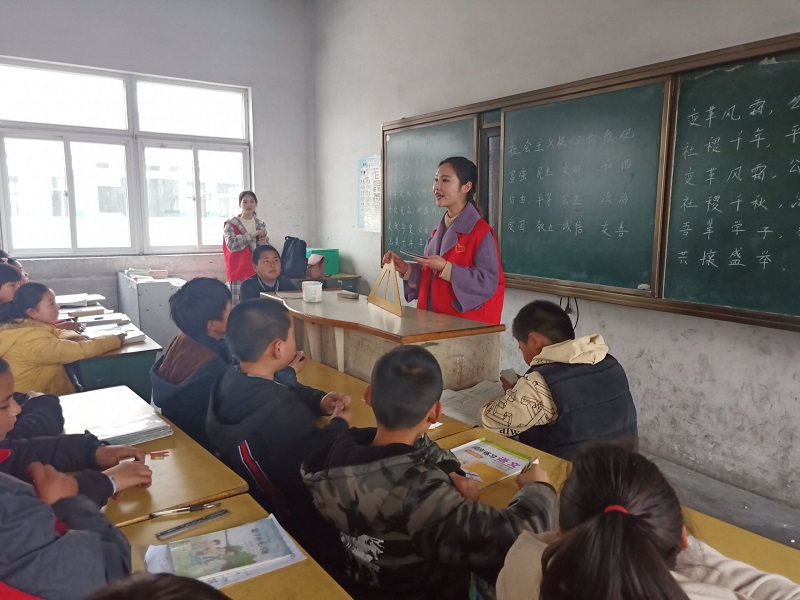 七彩四点半活动.jpg