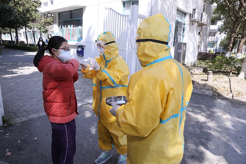 校医到场检查体温报告体温 (3).jpg