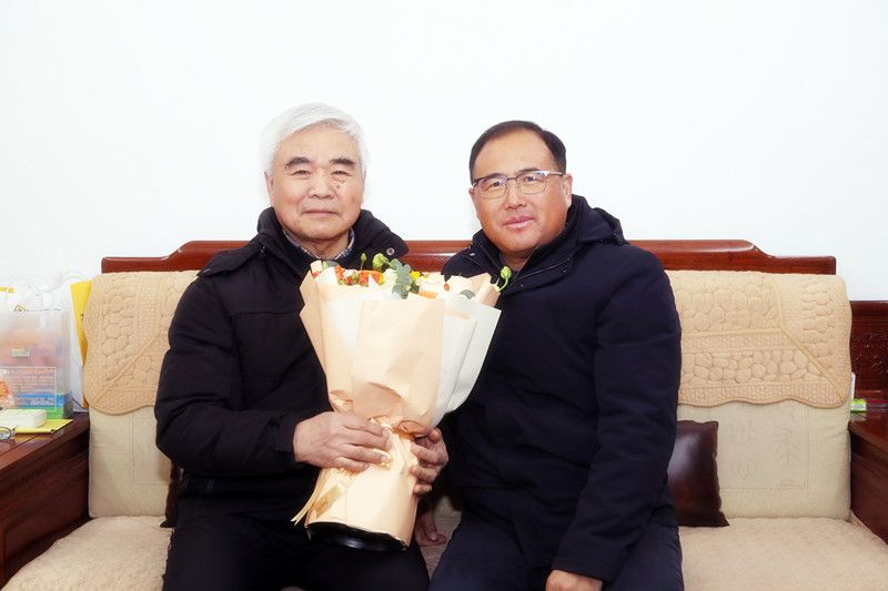202401161705381212672557.jpg 王培君慰问张永勤.jpg