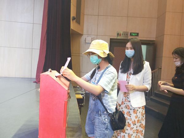202005181589803498880406.jpg 4学生党员投票.jpg