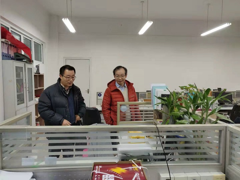 202012291609224719788317.jpg 新闻-计算机学院进行期末实验室安全检查(2020-12-29)-1.jpg
