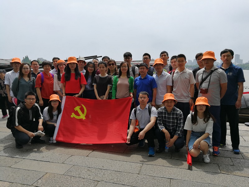 201806111528721692696870.jpg 化材学院赴嘉兴南湖开展党日活动3.jpg