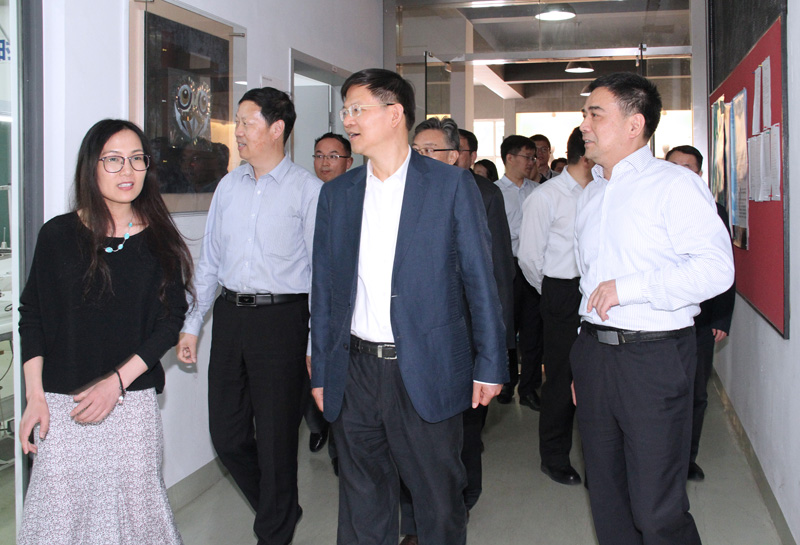 艺术与服装工程学院实训室201.jpg