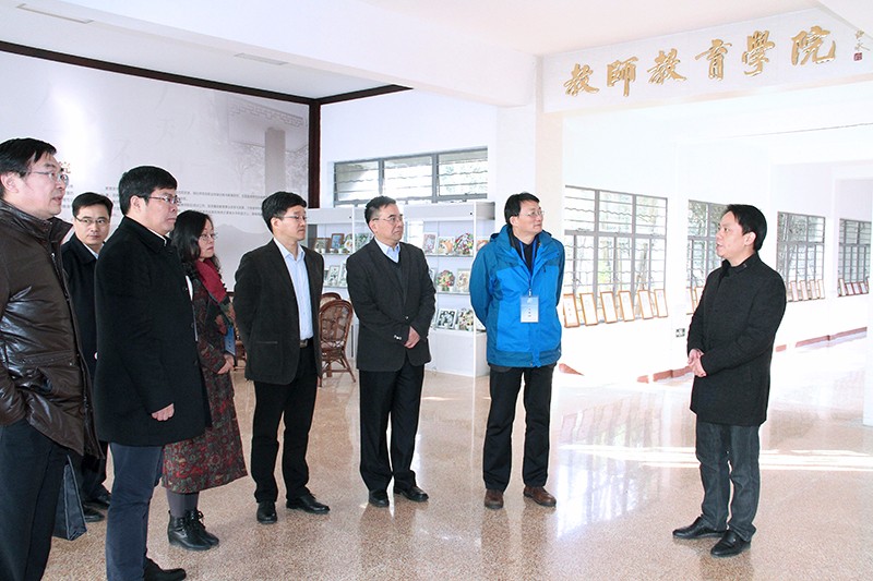 参观学道楼.jpg