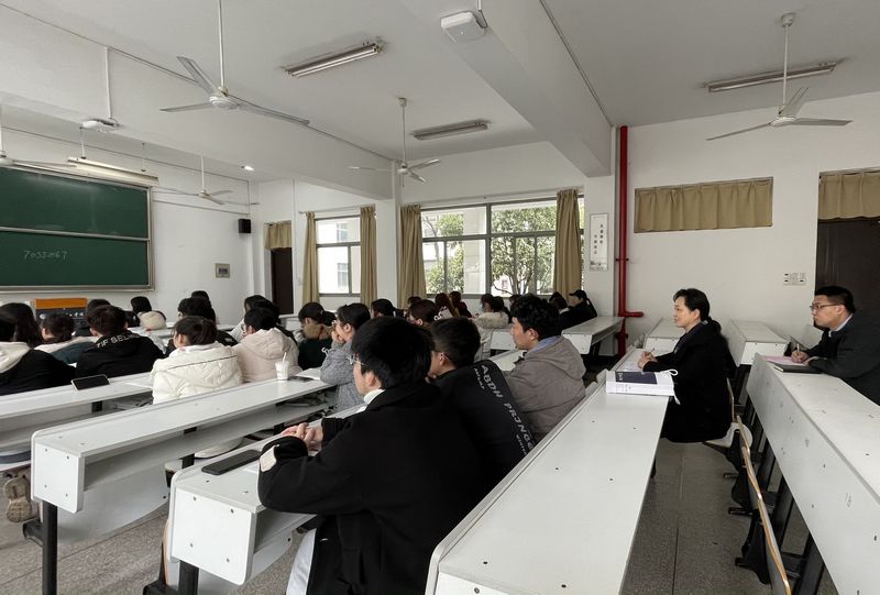 钱素平副校长.jpg