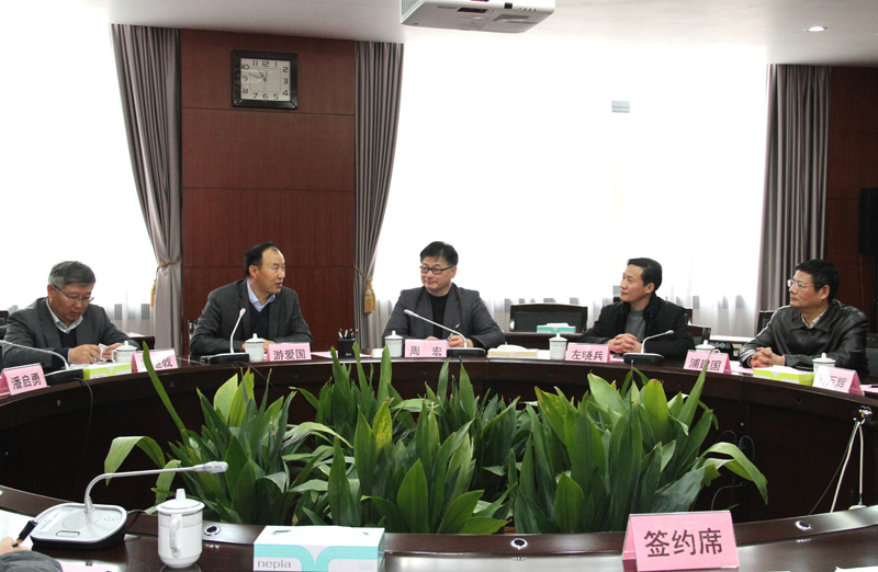 与会领导.jpg
