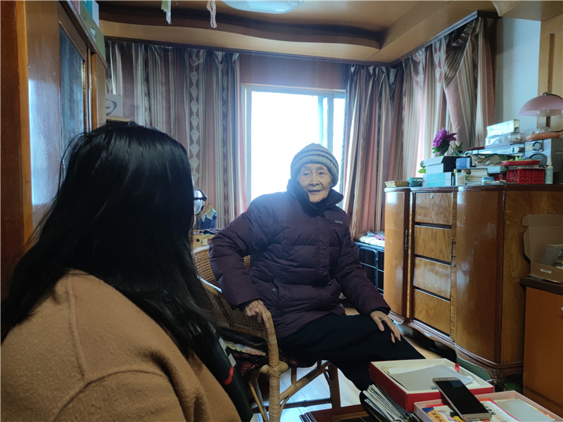 202101191611044243361334.jpg 03慰问徐平老师.jpg