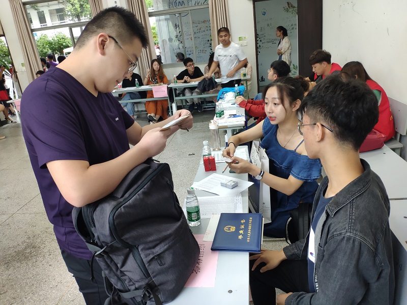 201909041567573048435268.jpg 用心迎新——化材院迎新工作圆满完成.jpg
