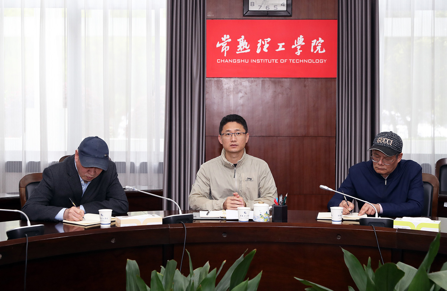 与会领导.JPG