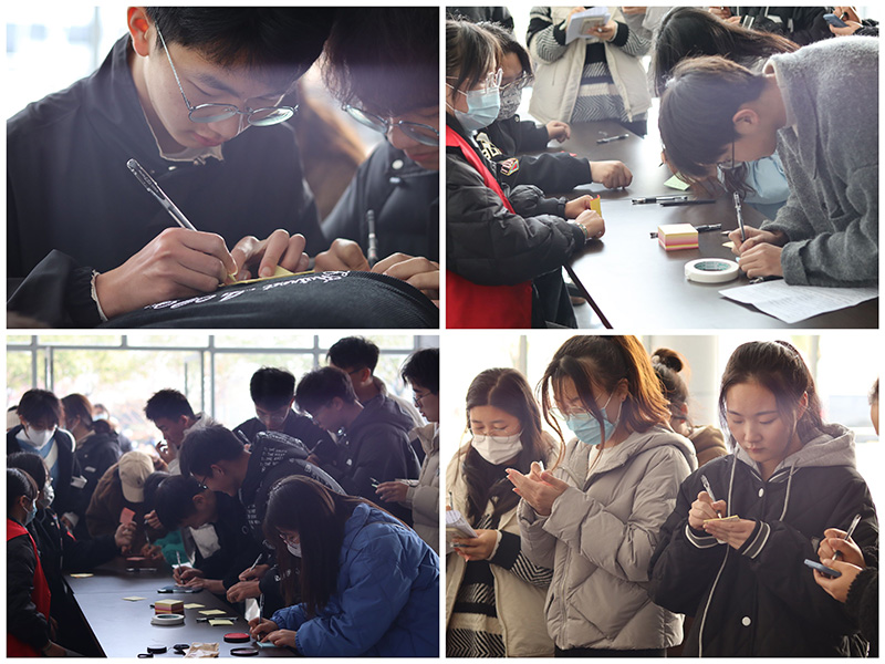 202112171639704201485254.jpg 同学们正在写心愿便利贴.jpg