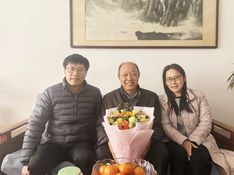 202401161705381582219114.jpg 李俊峰慰问陈建华.jpg