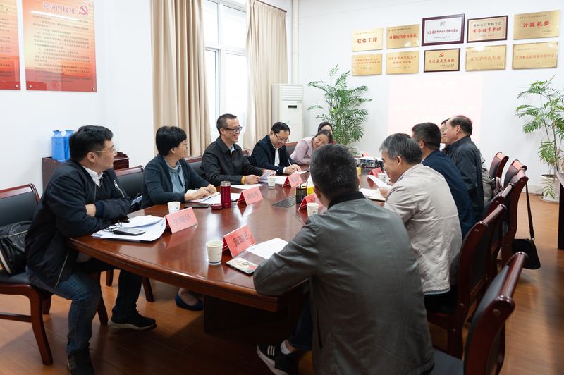 汇报会.jpg
