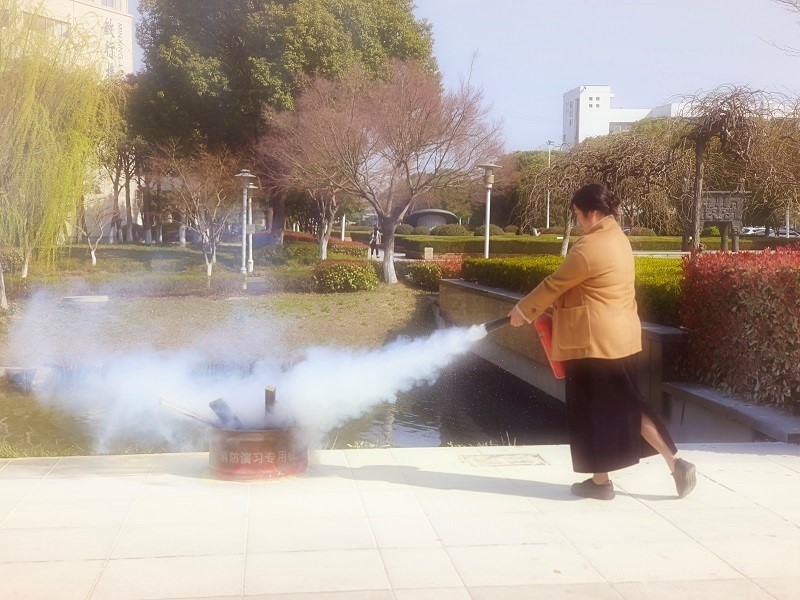 新闻稿：灭火演练2.jpg