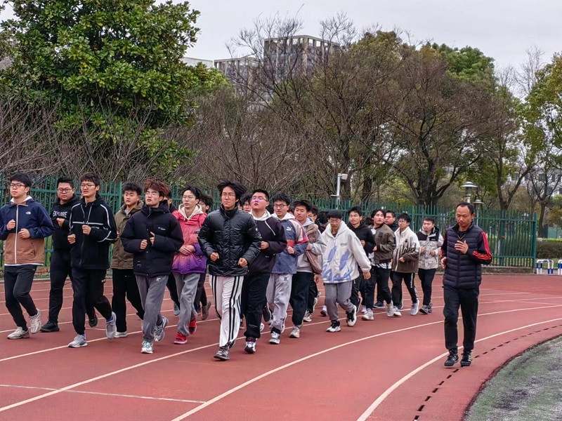 浦义俊带学生跑步11.jpg