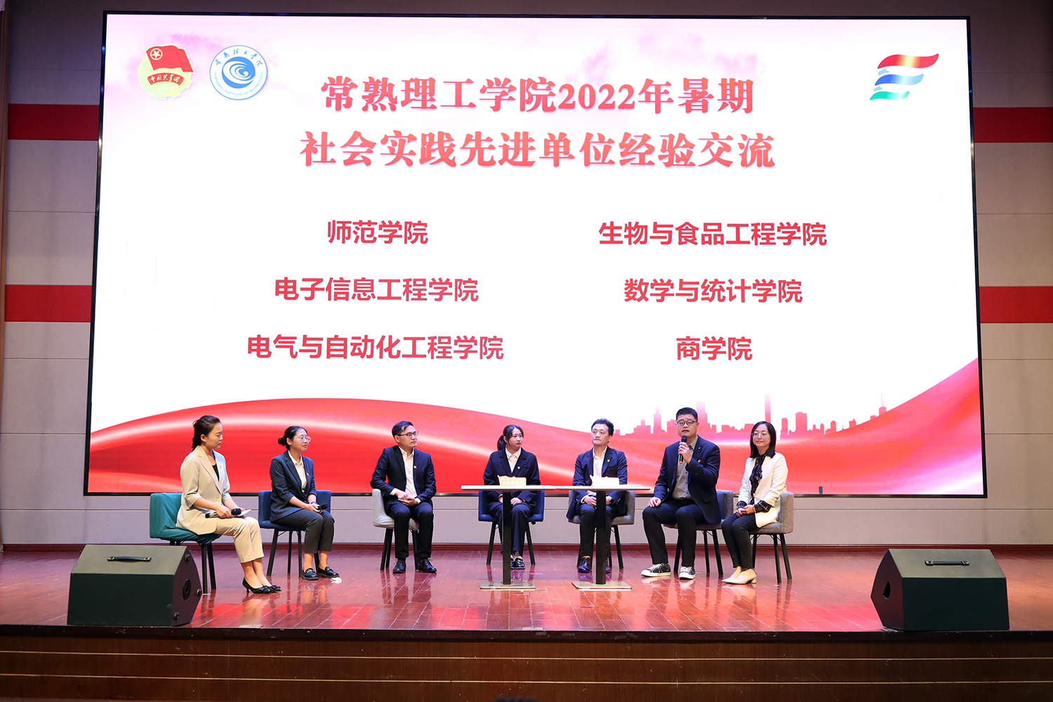 现场访谈.JPG