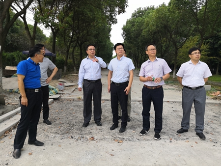 检查东湖校区新建宿舍楼施工场地_副本.jpg
