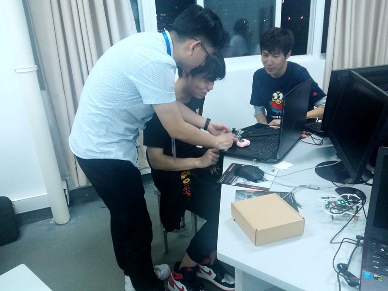 201905281559034404869437.jpg 工程师现场指导_副本.jpg