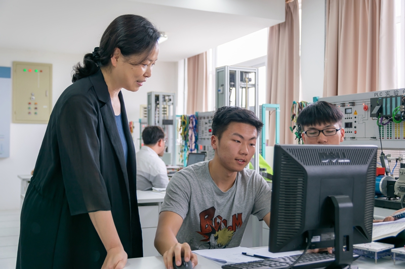 201906131560416240451564.jpg 查看学生PLC实训情况_副本.jpg
