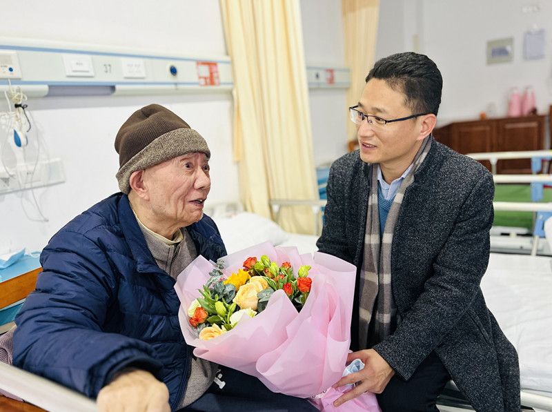 202401161705382256122726.jpg 王继元慰问徐桦.jpg