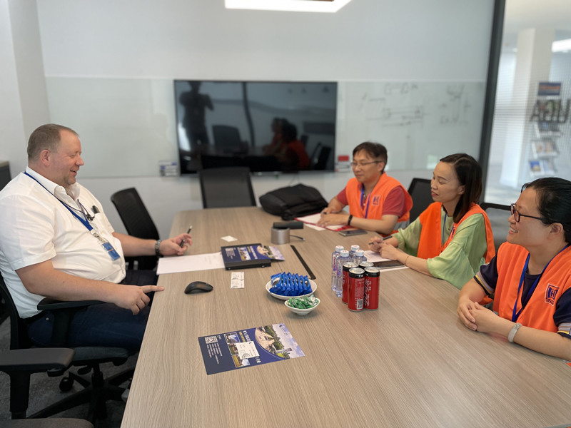 202107091625807250894840.jpg 会议室谈话.jpg
