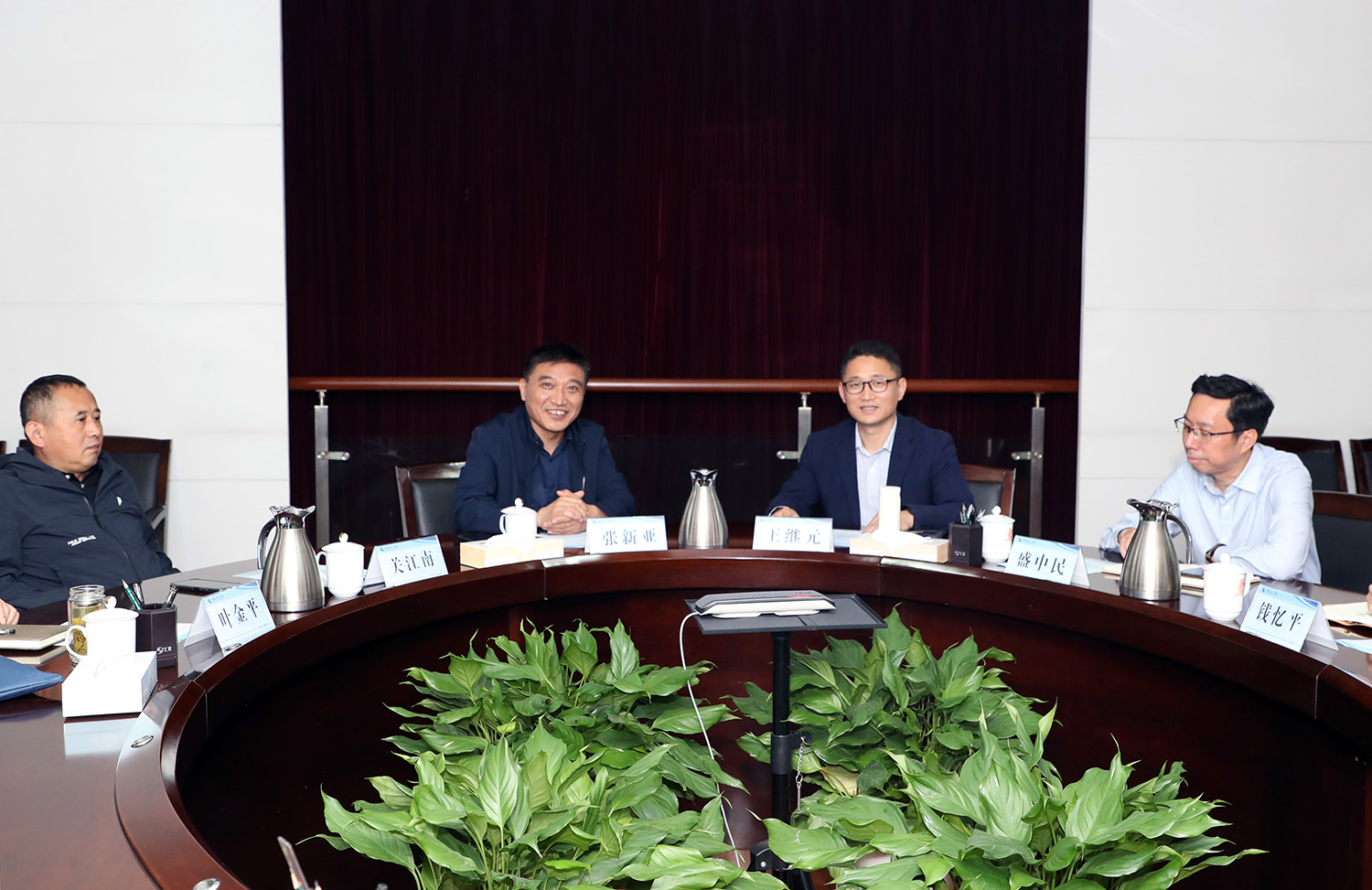 与会领导.JPG