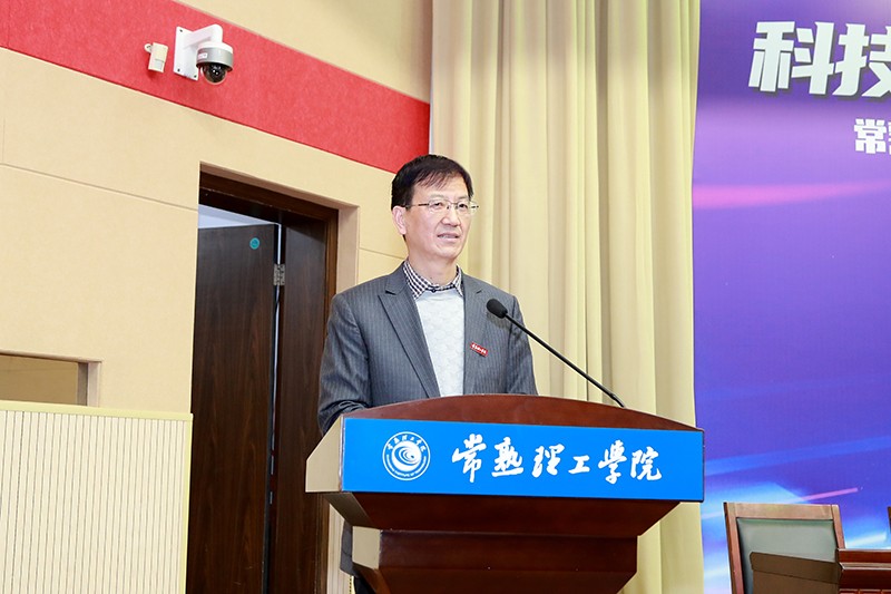 副校长姜建明主持会议并讲话.jpg