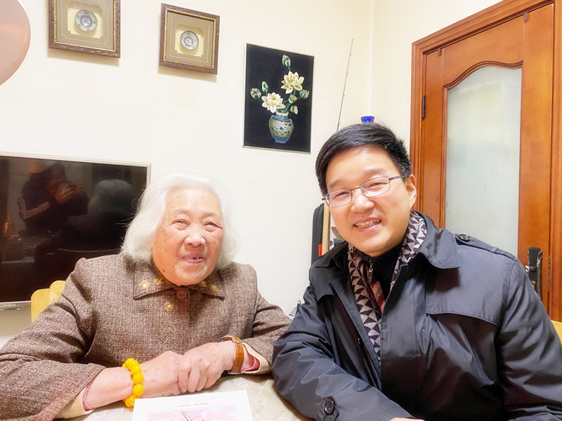202101141610597837838828.jpg 张校长慰问顾秀英(1-6).jpg