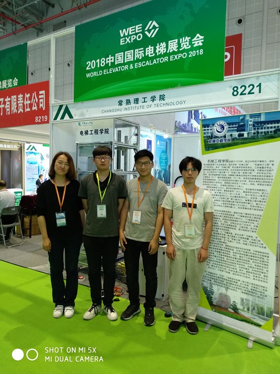 老师、学生合照.jpg