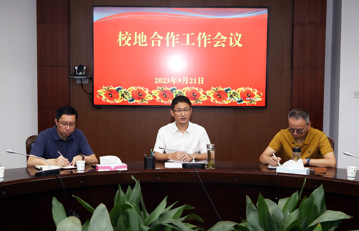 与会领导.JPG