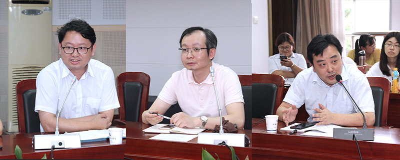 学院领导代表发言 机械学院院长胡朝斌和计算机学院院长钱振江 商学院领导宋君.jpg