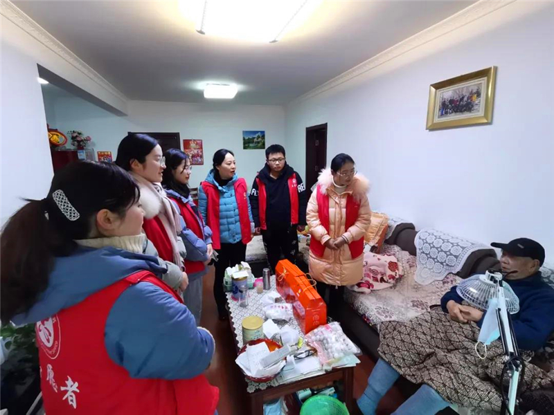 202103051614929080125452.jpg 机械工程学院--关爱陪伴老人.jpg