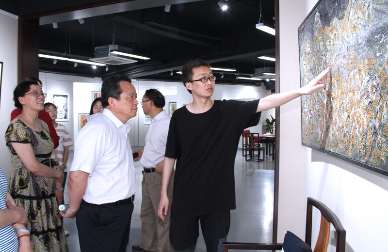 9参观静态展04.jpg