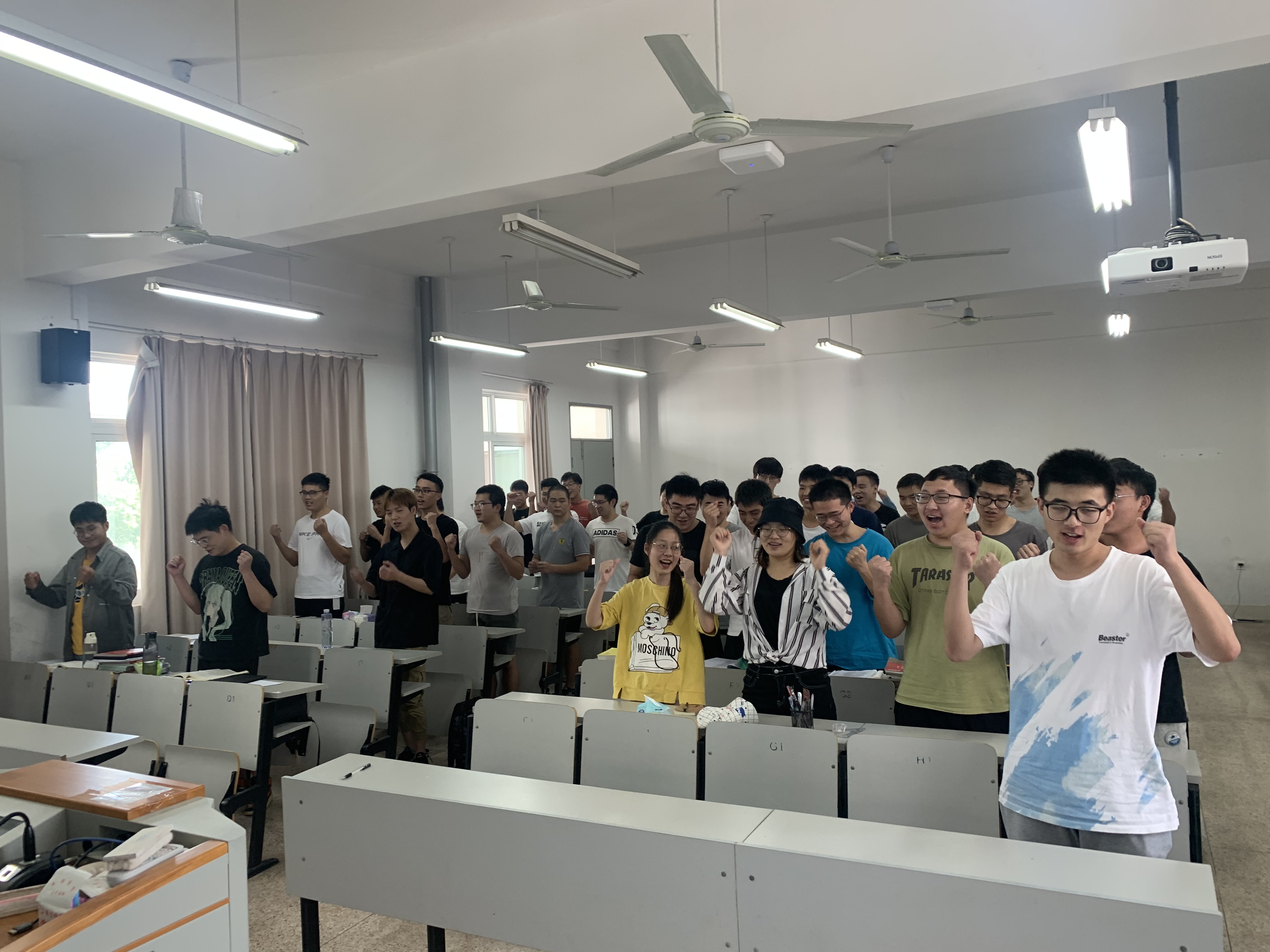 202109161631796871285516.jpg 全体留校考研学子宣誓.JPG