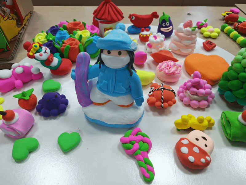 202503211742540122849647.png 师范学院开展“3.20咱爱您”超轻粘土制作心理健康教育活动1.png