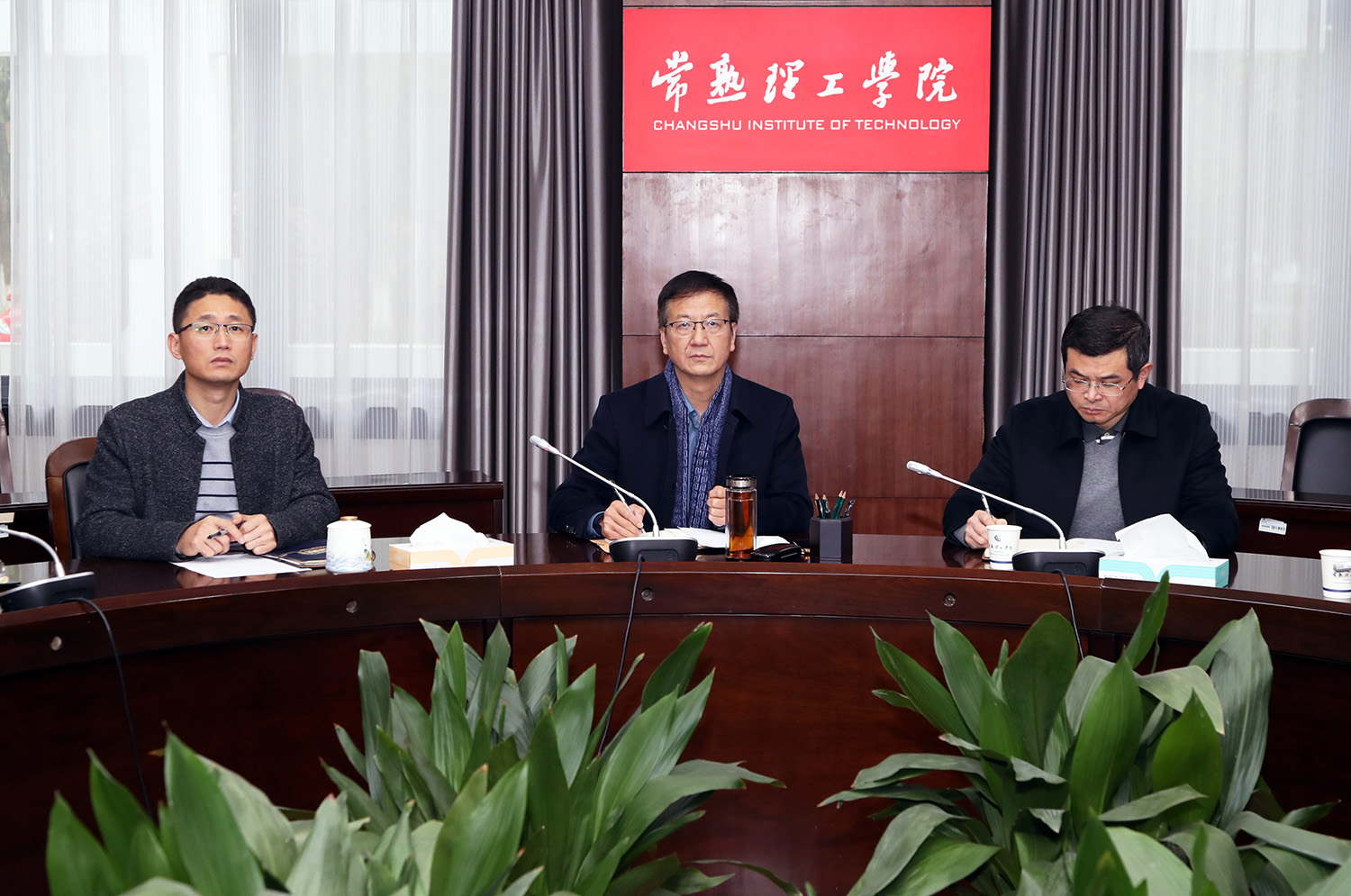 与会领导.JPG