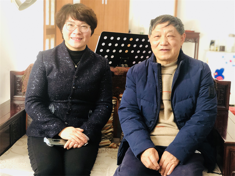 202201141642134002355442.jpg 王校长慰问许霆老师.jpg
