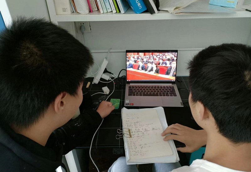 学生2.jpg
