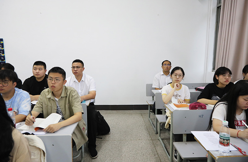 王书记听课7.JPG
