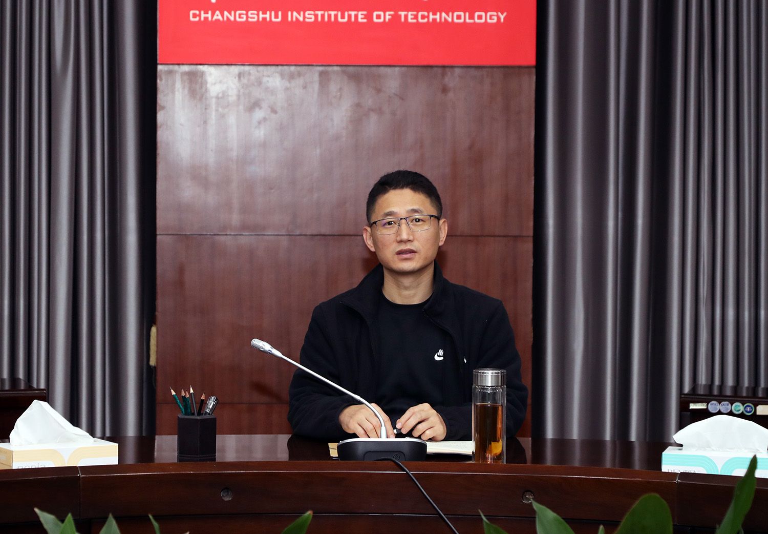 202312121702339858717287.jpg 王继元副校长主持.JPG