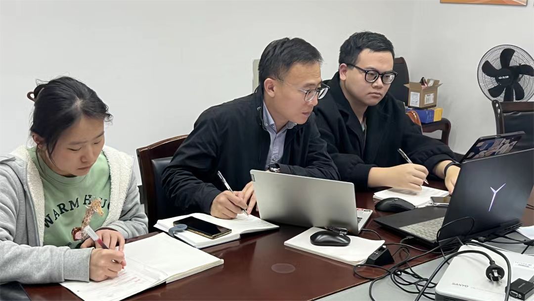 赛前教师指导.jpg