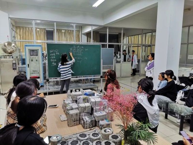 202105211621566881650960.jpg 生物催化社以老带新学习交流.jpg