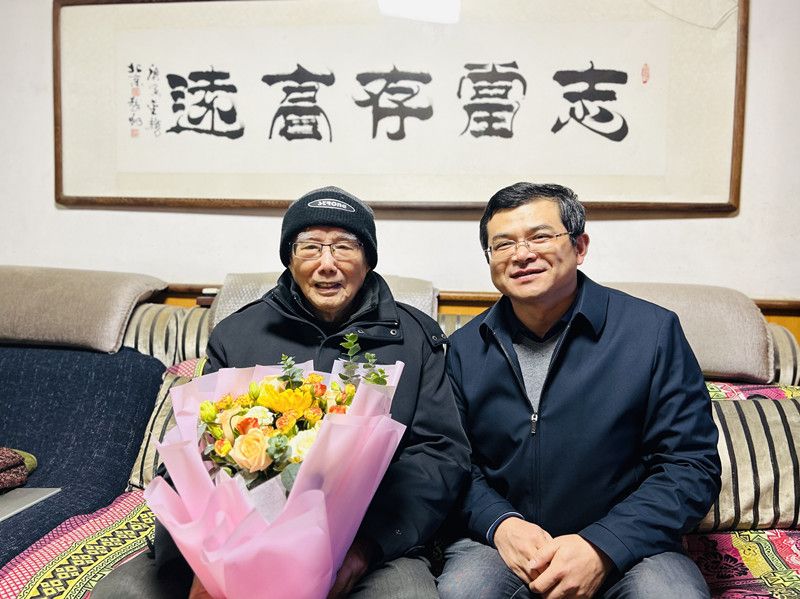 202401161705382043911855.jpg 闫海波慰问沈培华.jpg