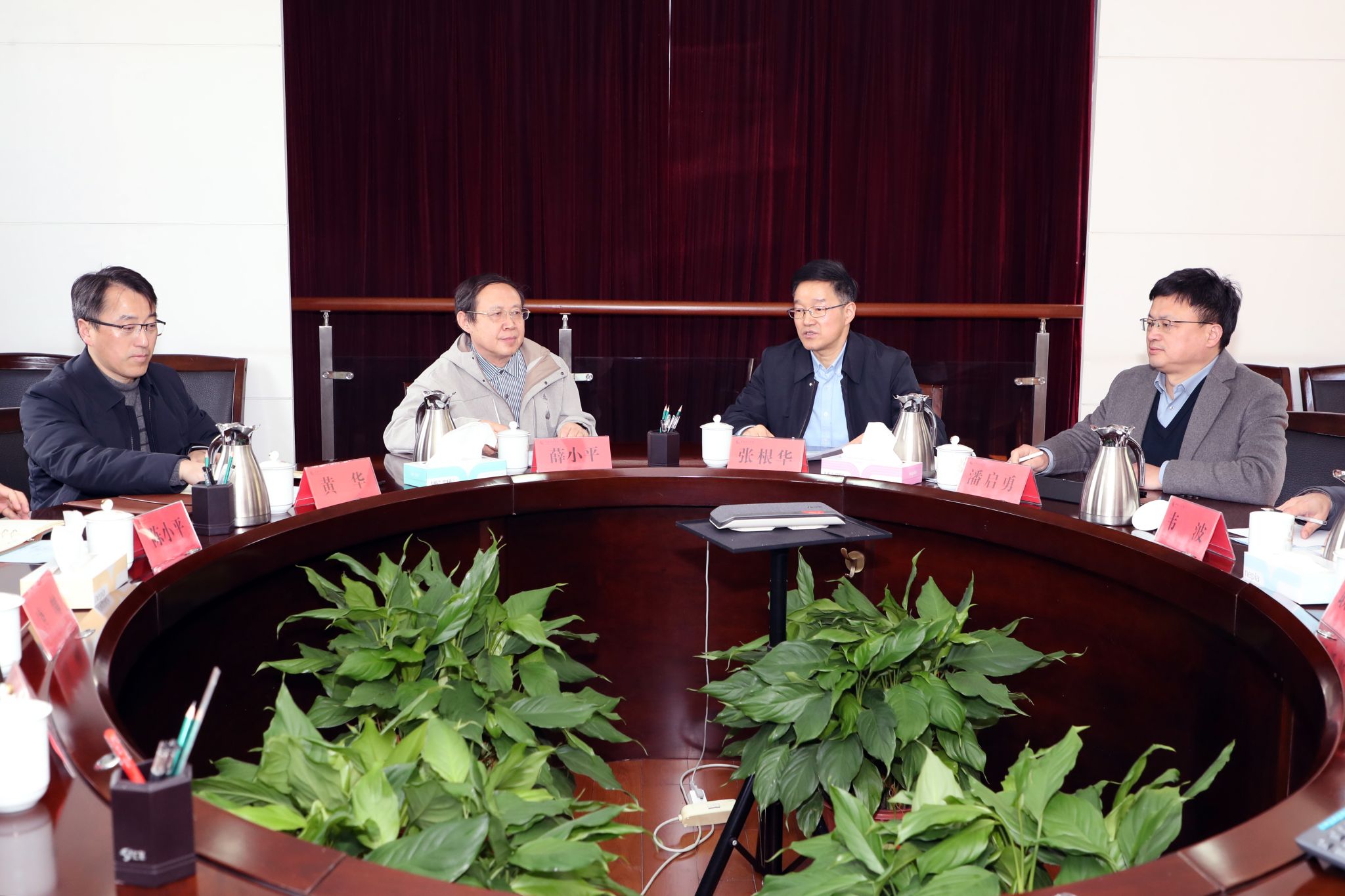 与会领导.JPG
