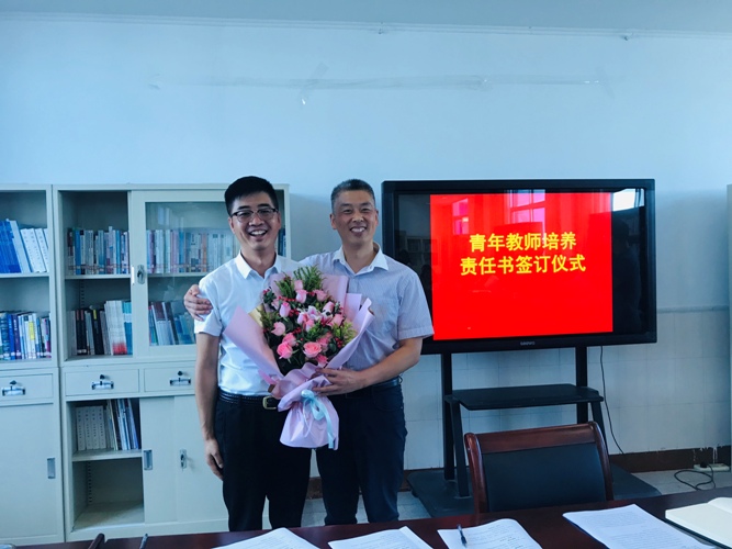 201909191568875162397129.jpg 结对仪式2.jpg