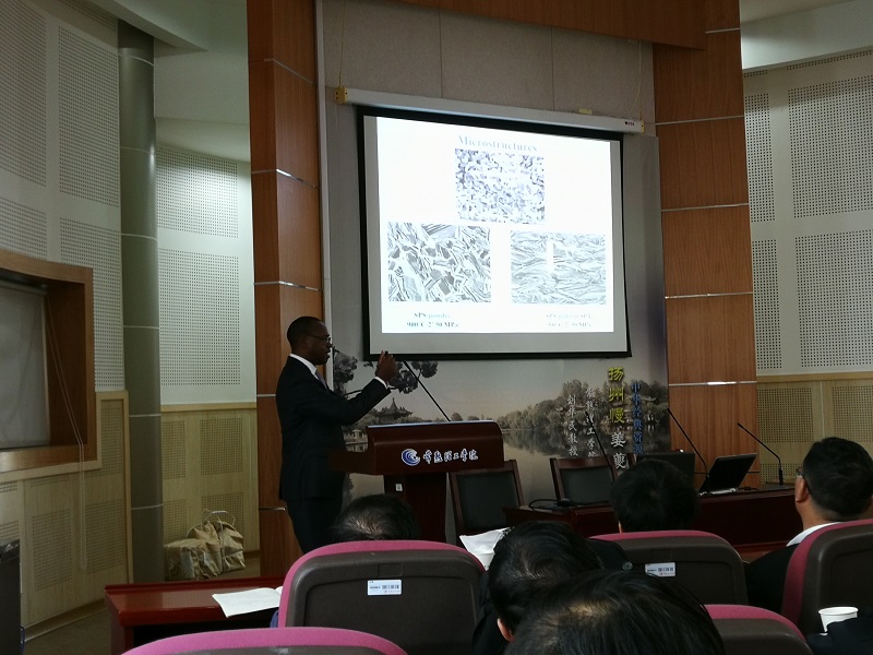 法国卡恩大学教授 Jacques Guillaume NOUDEM做报告.jpg