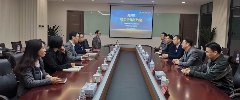 201904021554196421339330.jpg 1校企合作签约仪式现场.jpg